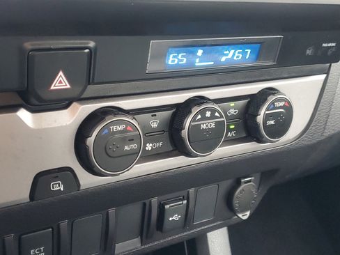 Used 2023 Toyota Tacoma TRD Sport image 25