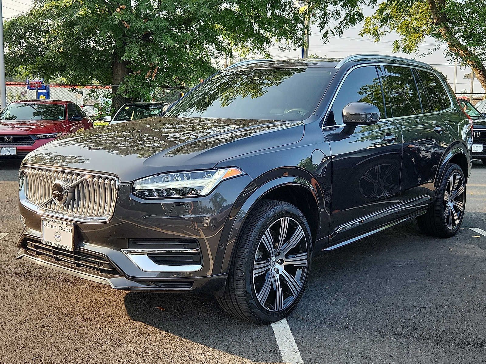 Certified 2024 Volvo XC90 T8 Ultimate w/ Protection Package Premier AWD/4WD image 3