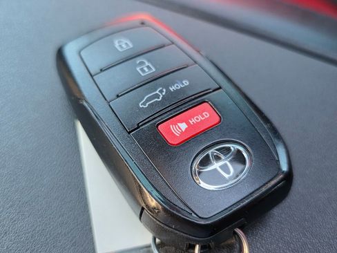Used 2024 Toyota Highlander XSE AWD/4WD image 29