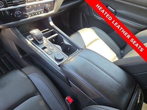 Used 2023 Nissan Pathfinder SL w/ Black Appearance Package AWD/4WD image 25