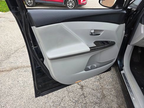 Used 2014 Toyota Venza LE w/ Tow Prep Package image 12