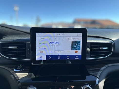 Used 2021 Ford Explorer Limited w/ Equipment Group 301A image 21