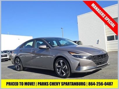 Used 2023 Hyundai Elantra Limited w/ Preferred Accessory Package