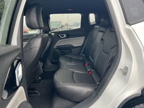 Used 2025 Jeep Compass Limited image 27