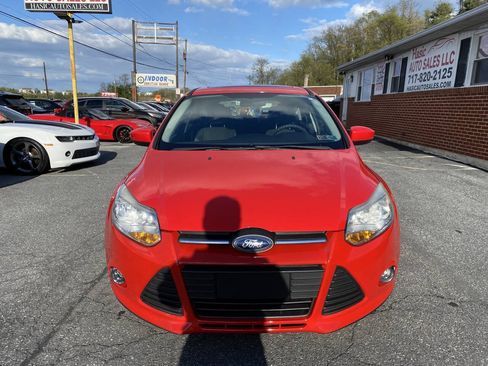 Used 2012 Ford Focus SE FWD image 2