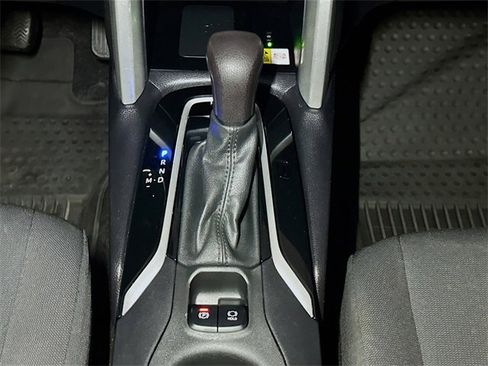 Certified 2022 Toyota Corolla Cross LE image 31