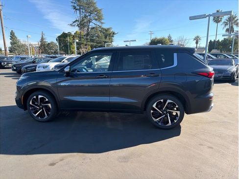 Used 2025 Mitsubishi Outlander SEL image 8