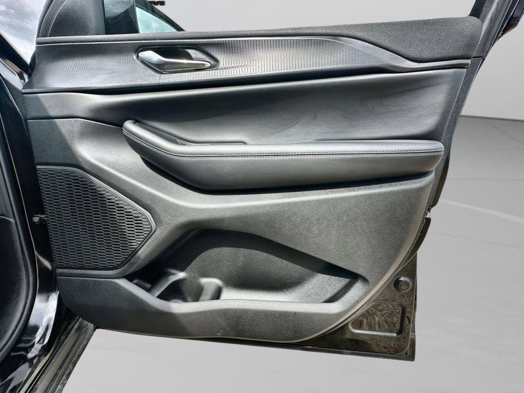 New 2025 Jeep Grand Cherokee Altitude RWD image 19