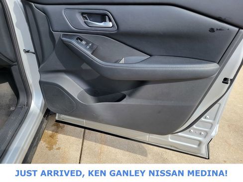 Certified 2025 Nissan Rogue SV image 21