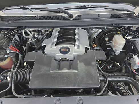 Used 2017 Cadillac Escalade Platinum image 36