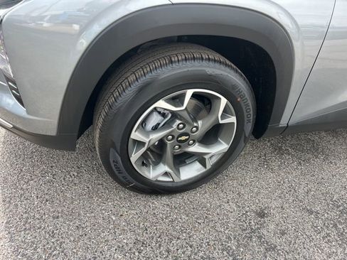 New 2026 Chevrolet Trax LT w/ Sunroof Package image 10