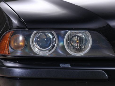 Used 2003 BMW M5 image 16