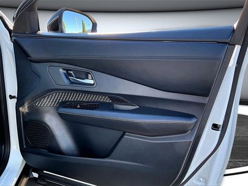 Certified 2025 Nissan Ariya AWD image 27