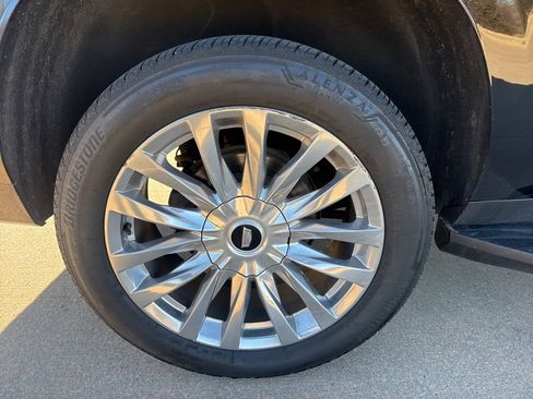 Used 2023 Cadillac Escalade ESV Premium Luxury image 8