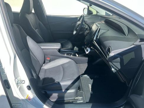 Used 2018 Toyota Prius Prime Advanced image 24