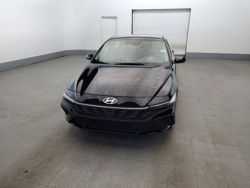 Used 2025 Hyundai Elantra SE FWD image 15