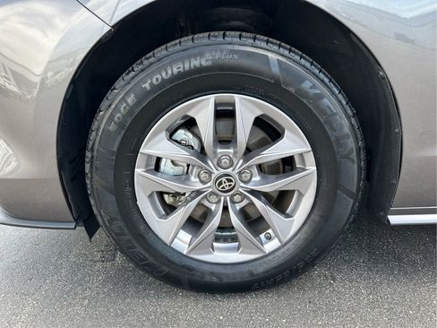 Used 2024 Toyota Sienna LE w/ LE Plus Package AWD/4WD image 25