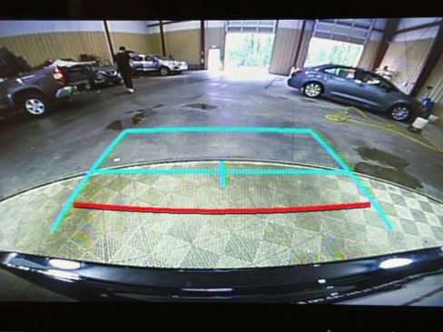 Used 2022 Toyota Highlander LE FWD image 30