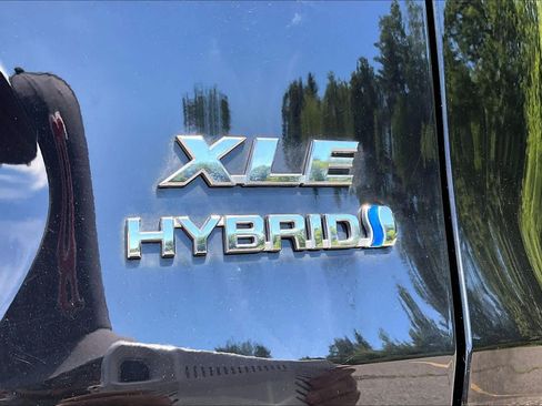 Used 2024 Toyota RAV4 XLE AWD/4WD image 10