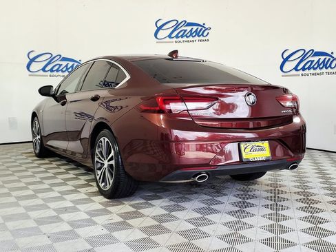 Used 2018 Buick Regal Essence FWD image 2