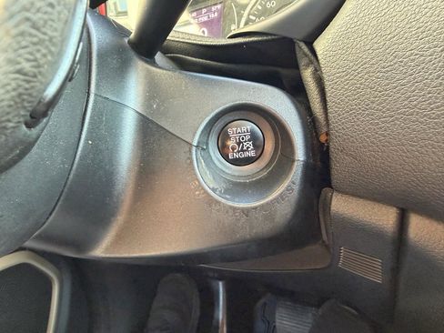 Used 2015 Jeep Renegade Latitude w/ Popular Equipment Group image 30