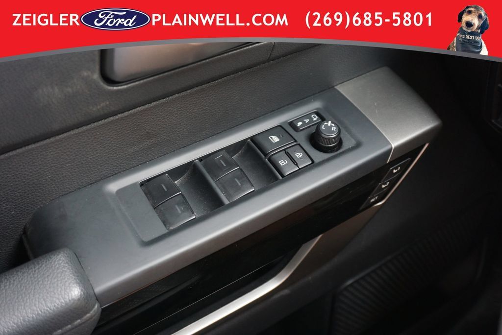 Used 2025 Toyota Tundra Limited AWD/4WD image 26