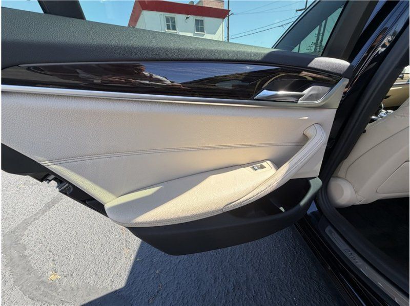 Used 2020 BMW 530i w/ Premium Package RWD image 19