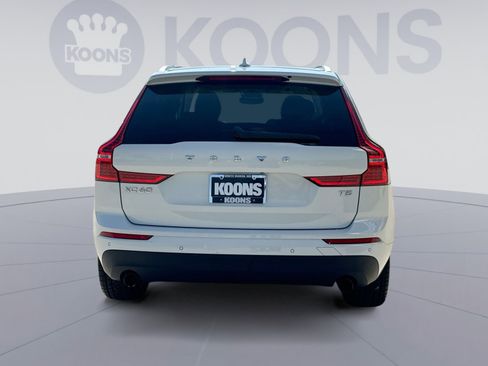 Used 2021 Volvo XC60 T5 Momentum w/ Premium Package FWD image 5