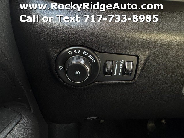 Used 2025 Jeep Compass Trailhawk AWD/4WD image 32