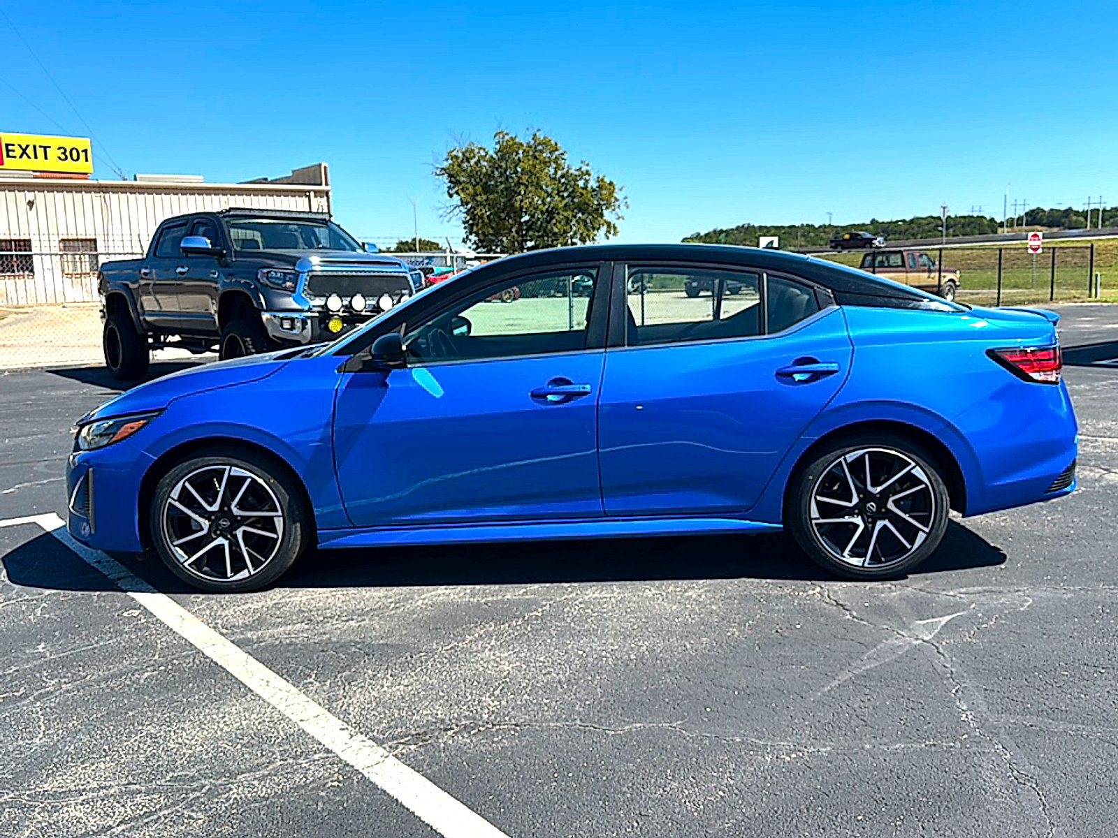 Used 2025 Nissan Sentra SR FWD image 5