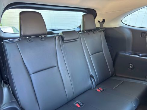 Used 2025 Toyota Highlander Platinum AWD/4WD image 44