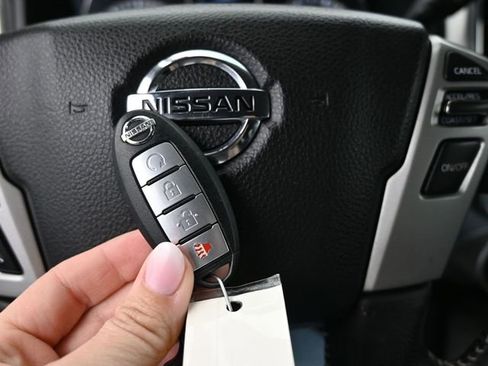 Used 2018 Nissan Titan PRO-4X w/ Pro-4x Convenience Package image 37