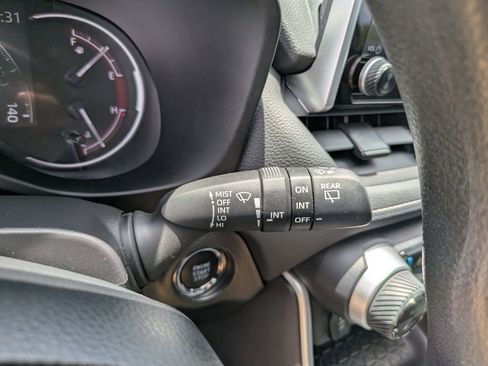Used 2025 Toyota RAV4 XLE FWD image 33