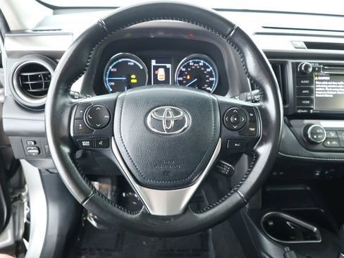 Used 2018 Toyota RAV4 XLE image 12