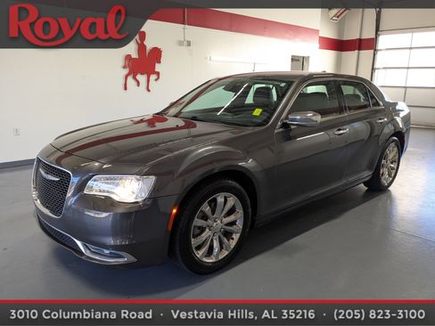 Used 2018 Chrysler 300 Limited image 1