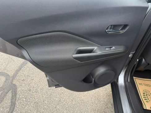 Used 2019 Nissan Kicks SV FWD image 18