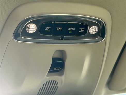 Used 2021 Volvo XC60 T5 Momentum w/ Protection Package Premier image 19