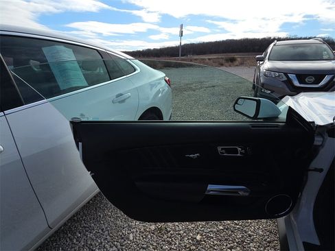 Used 2017 Ford Mustang Premium image 7