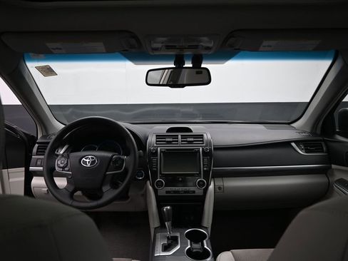 Used 2014 Toyota Camry XLE w/ Leather Package FWD image 28