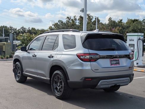 New 2025 Honda Pilot TrailSport image 8