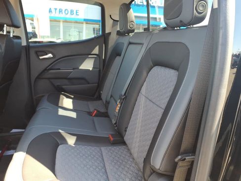 Used 2022 Chevrolet Colorado Z71 AWD/4WD image 9