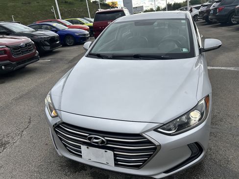 Used 2017 Hyundai Elantra Limited FWD image 14