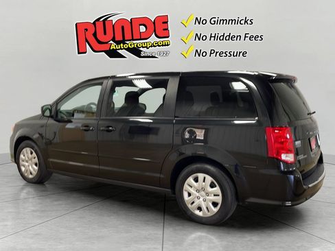 Used 2017 Dodge Grand Caravan SE FWD image 4