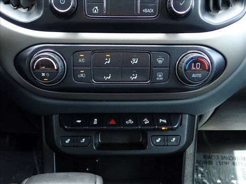 Used 2020 Chevrolet Colorado Z71 AWD/4WD image 17