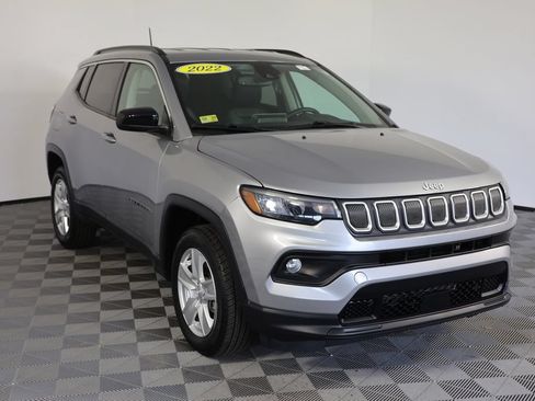 Used 2022 Jeep Compass Latitude w/ Convenience Group AWD/4WD image 1