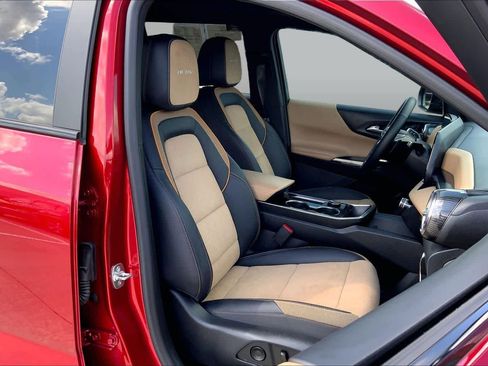 Used 2025 Chevrolet Equinox ACTIV w/ Safety and Technology Package FWD image 9