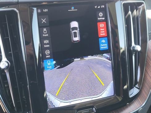 Certified 2023 Volvo XC60 B5 Ultimate w/ Climate Package AWD/4WD image 18