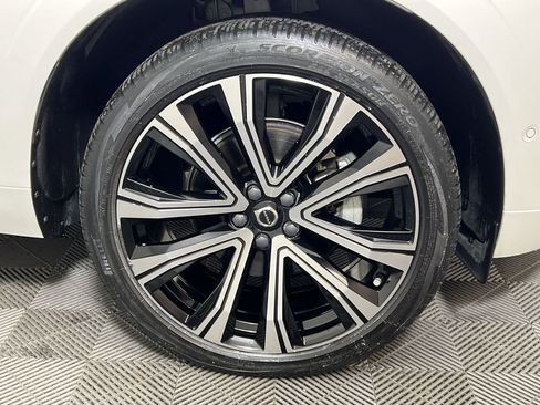 Certified 2023 Volvo XC60 B5 Ultimate w/ Protection Package Premier image 19