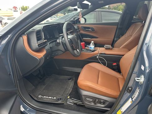 Used 2026 Toyota Crown Signia w/ Advanced Technology Package image 4