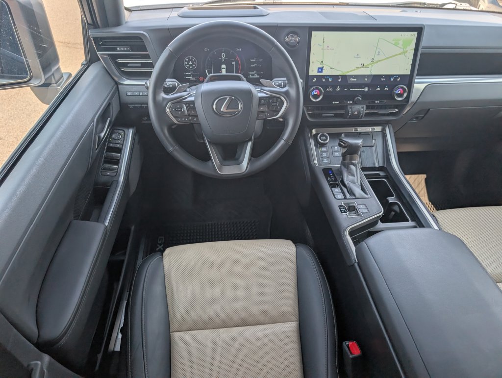 Used 2024 Lexus GX 550 AWD/4WD image 3